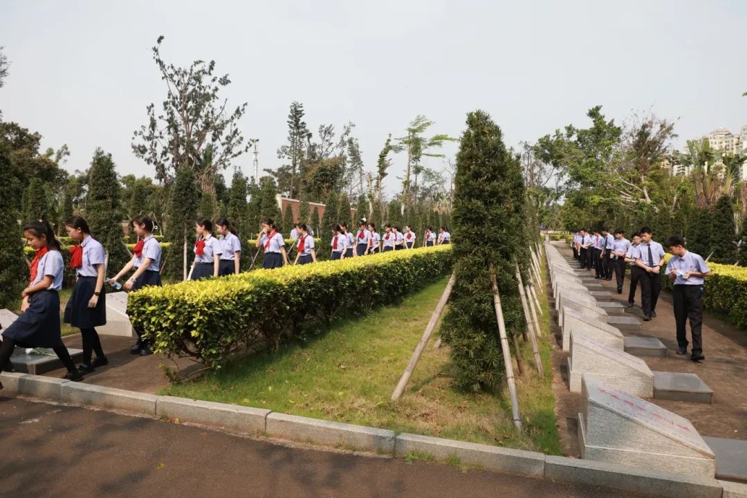 缅怀英烈承遗志 青春逐梦正当时 | 海口山高中学清明祭英烈活动纪实-图片3