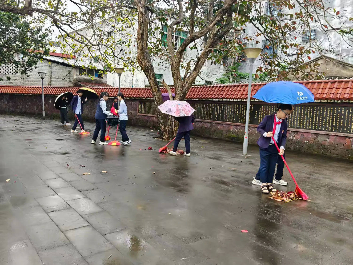 定安县山高学校党支部四月份“党带团带队缅怀革命先烈”主题党日活动-图片11