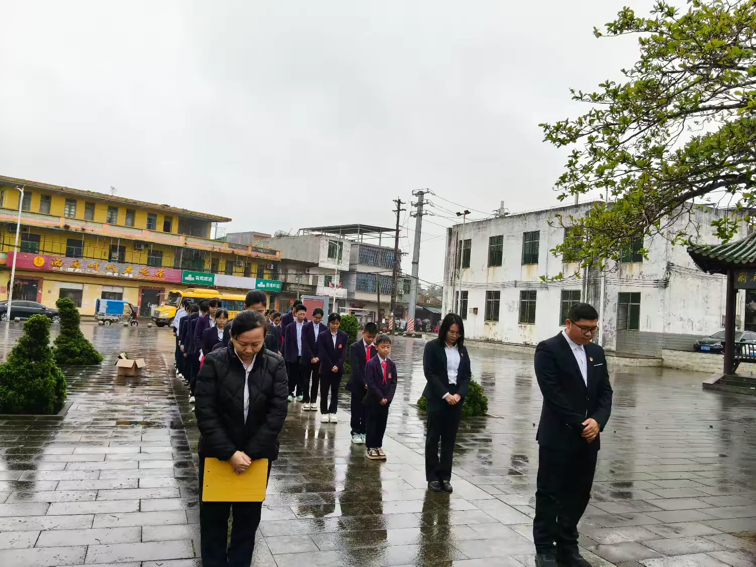 定安县山高学校党支部四月份“党带团带队缅怀革命先烈”主题党日活动-图片10