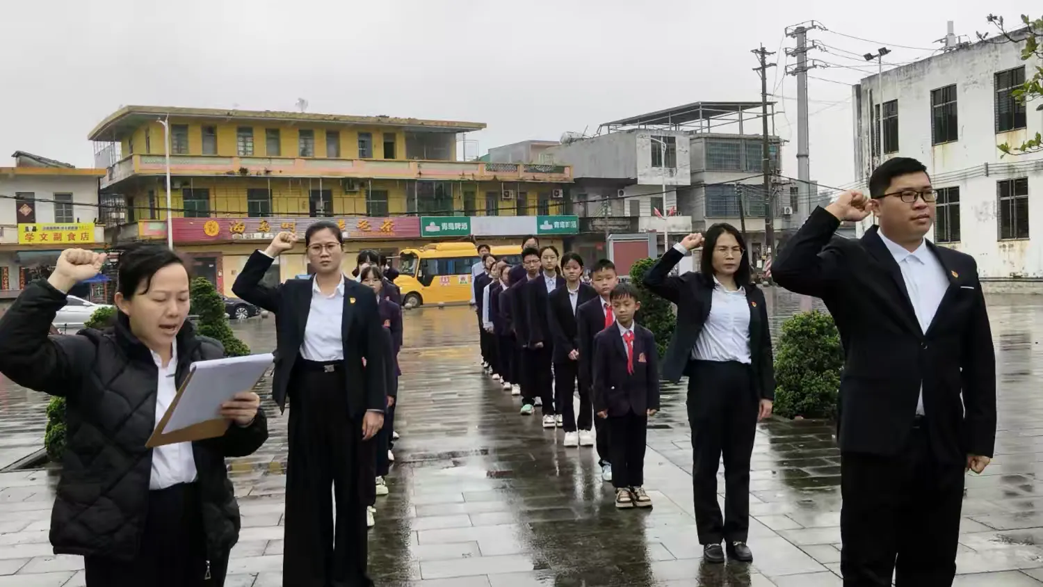 定安县山高学校党支部四月份“党带团带队缅怀革命先烈”主题党日活动-图片10
