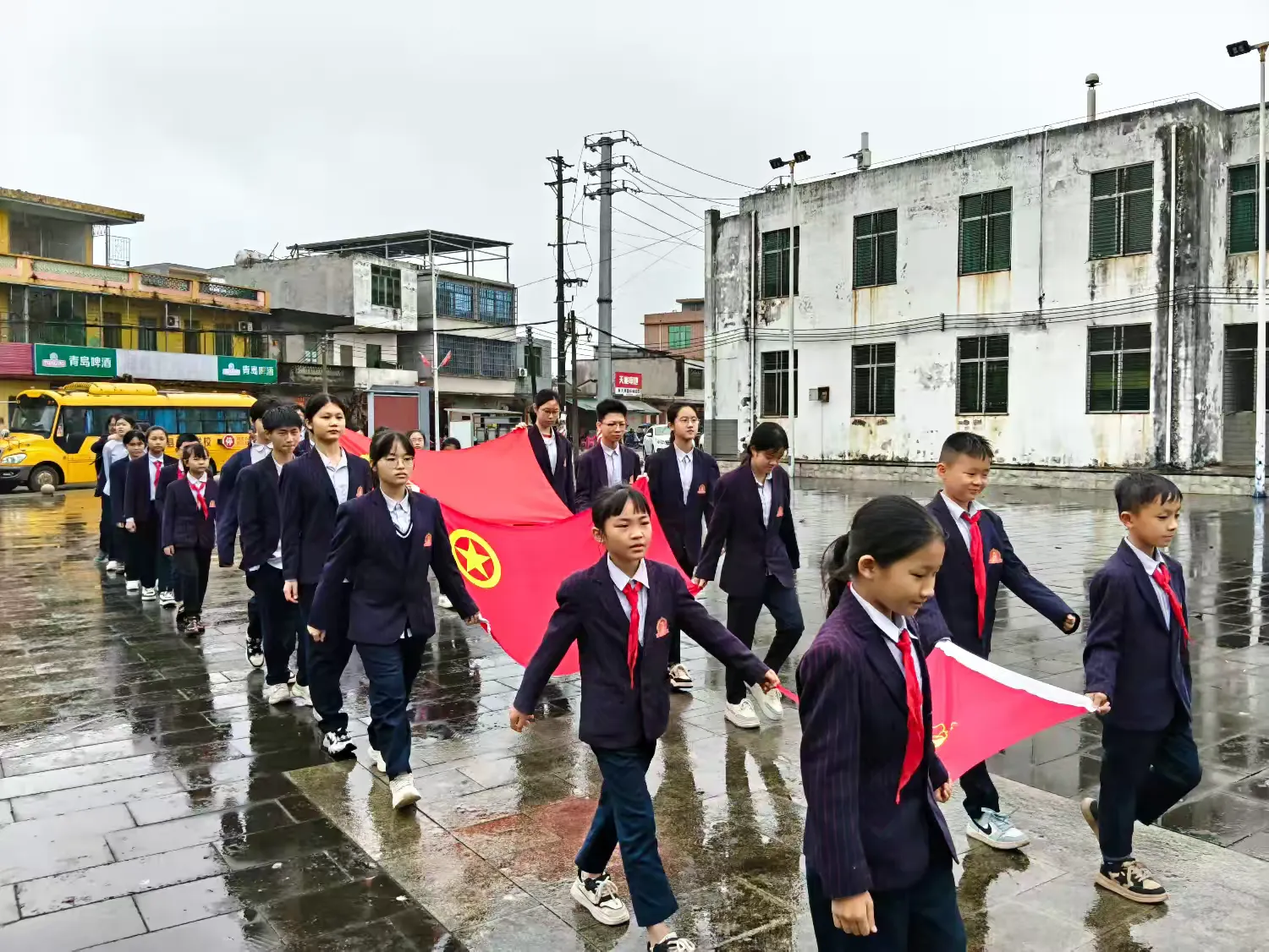 定安县山高学校党支部四月份“党带团带队缅怀革命先烈”主题党日活动-图片2