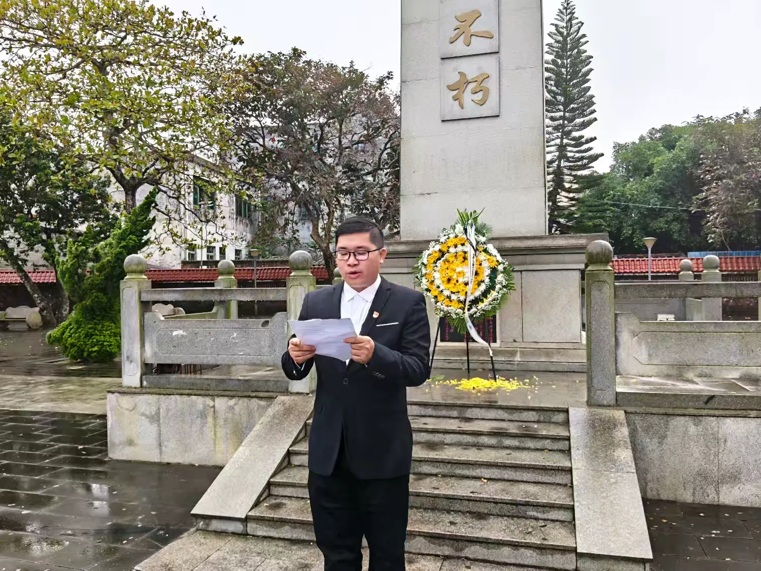 定安县山高学校党支部四月份“党带团带队缅怀革命先烈”主题党日活动-图片5