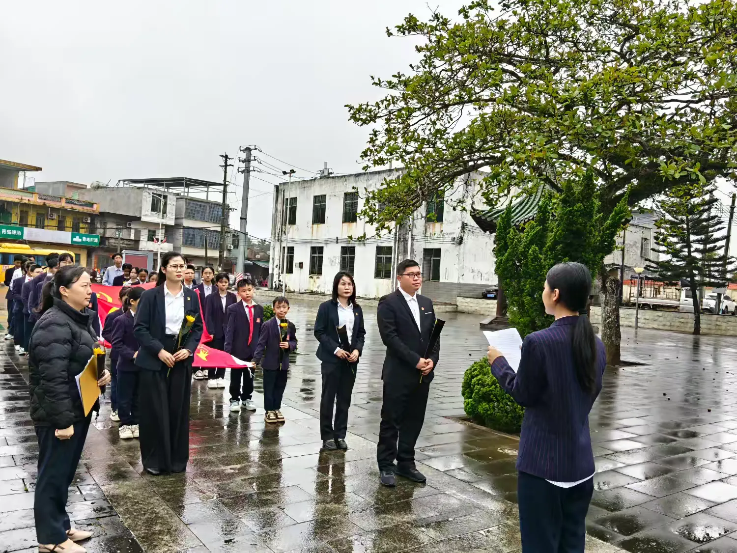 定安县山高学校党支部四月份“党带团带队缅怀革命先烈”主题党日活动-图片6