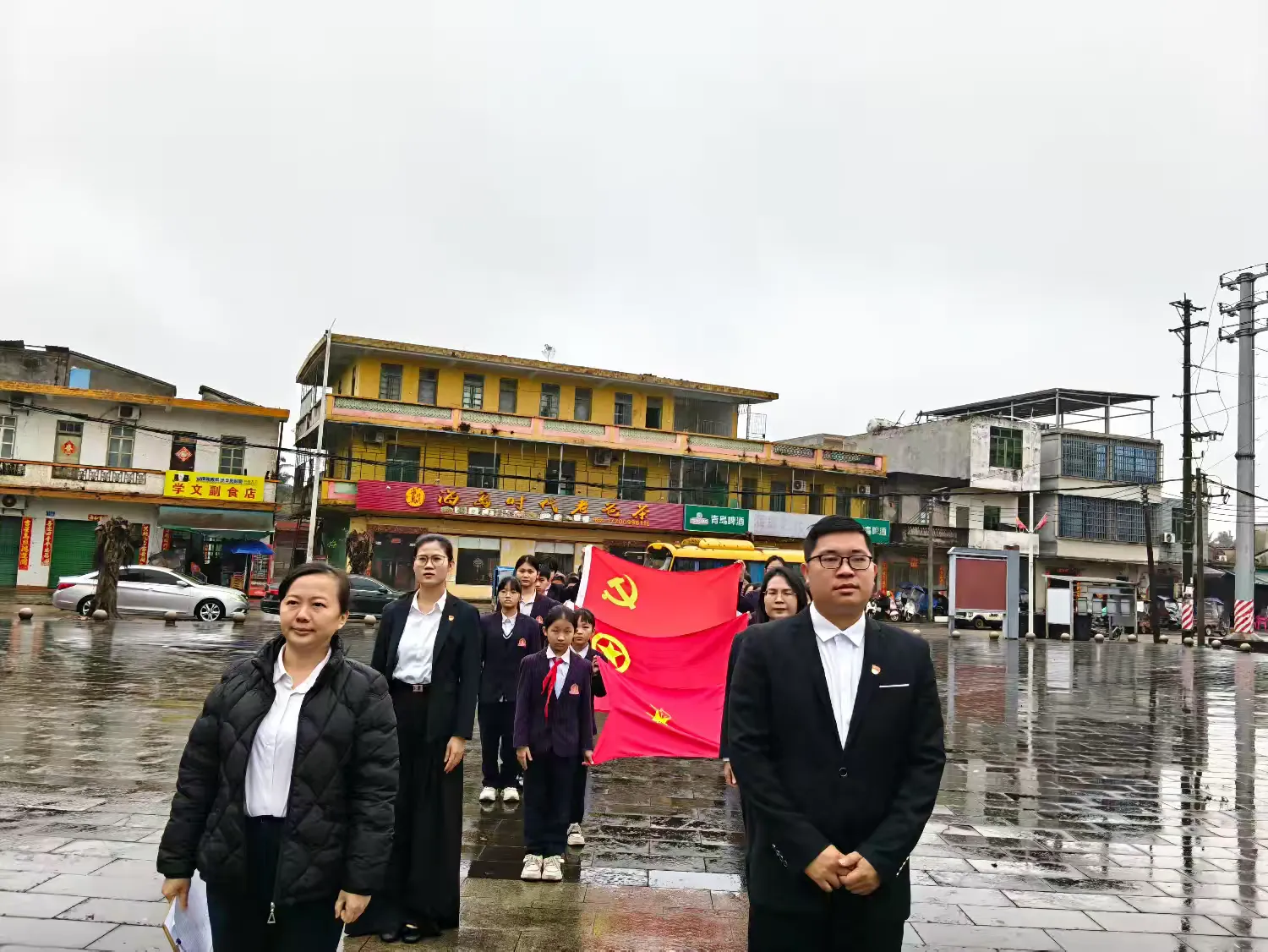 定安县山高学校党支部四月份“党带团带队缅怀革命先烈”主题党日活动-图片1