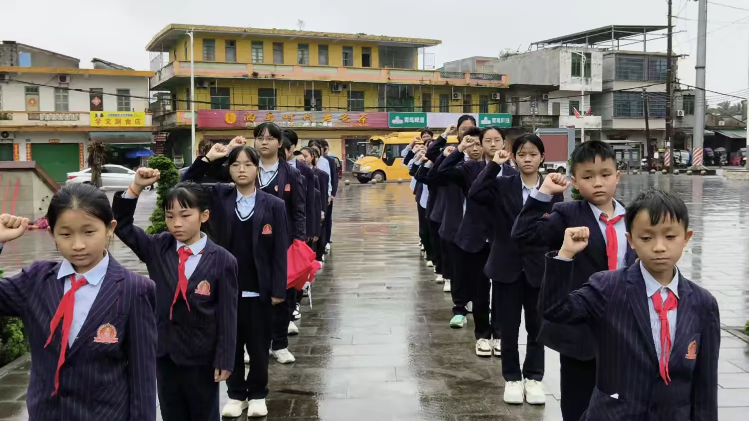 定安县山高学校党支部四月份“党带团带队缅怀革命先烈”主题党日活动-图片10