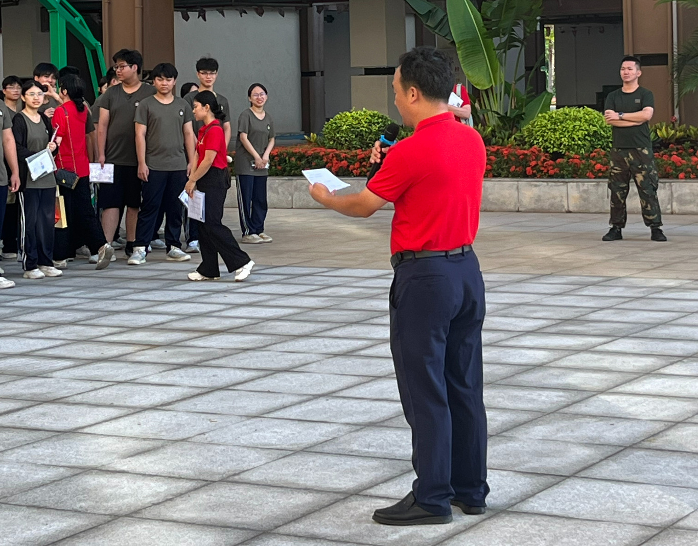 护航青春逐梦路,铺就璀璨圆梦途——定安县山高高级实验中学暖心送考,助力学子书写辉煌-图片1