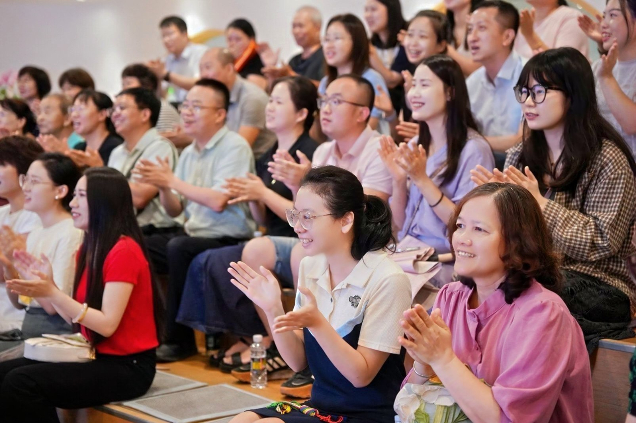 “夏日多巴胺· 一起来狂欢”——海口市山高幼儿园暨2025艺术节庆“六·一”文艺汇演中班组专场-图片180