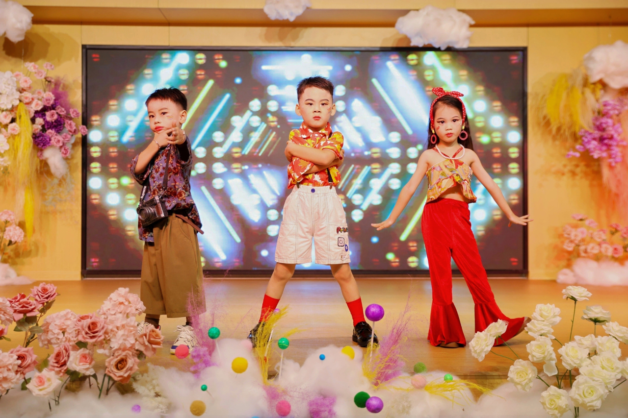 “夏日多巴胺· 一起来狂欢”——海口市山高幼儿园暨2025艺术节庆“六·一”文艺汇演中班组专场-图片89