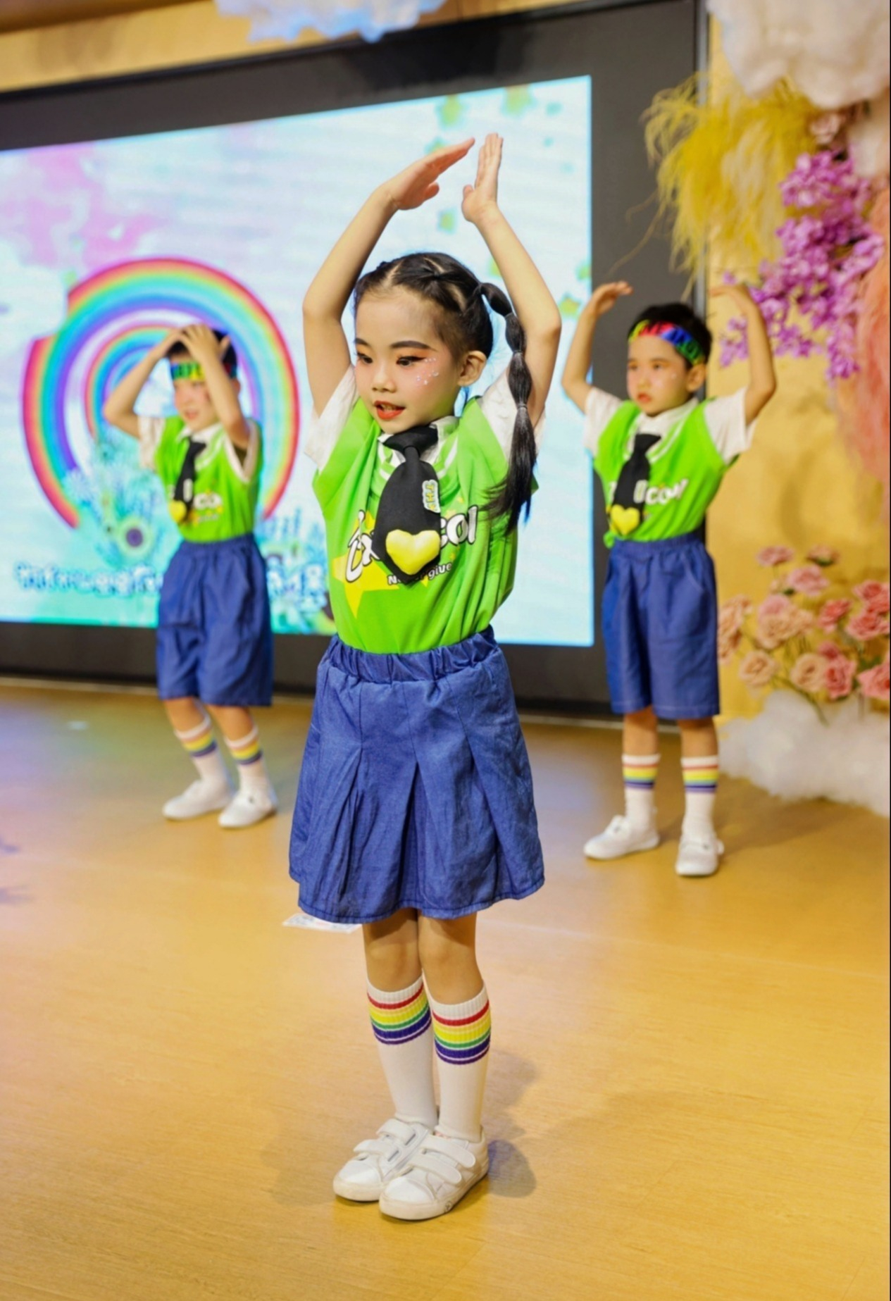 “夏日多巴胺· 一起来狂欢”——海口市山高幼儿园暨2025艺术节庆“六·一”文艺汇演中班组专场-图片74