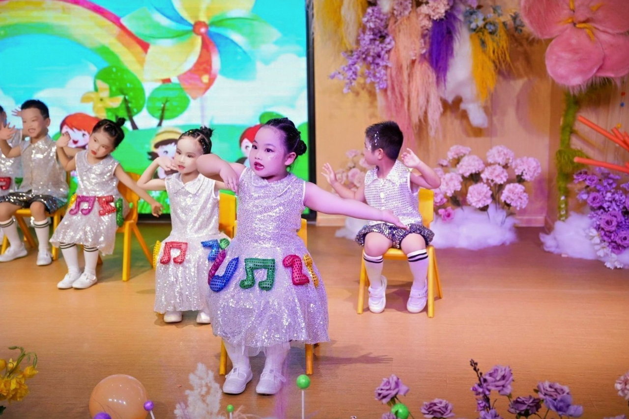 夏日多巴胺·一起来狂欢——海口市山高幼儿园暨2025艺术节庆“六一”文艺汇演小班组专场-图片74