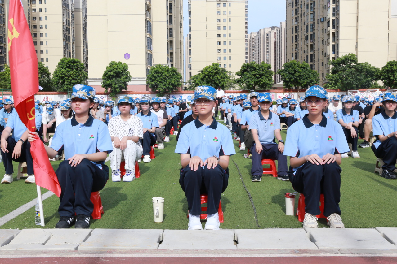 燃情开营!海口山高中学2025级高一新生开启军训成长之旅-图片1
