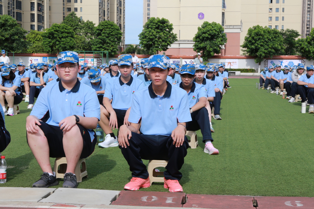 燃情开营!海口山高中学2025级高一新生开启军训成长之旅-图片3