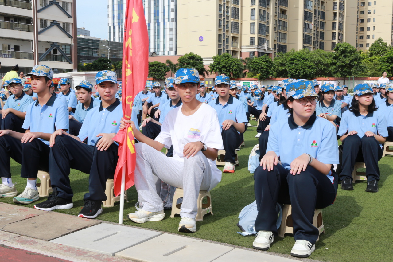 燃情开营!海口山高中学2025级高一新生开启军训成长之旅-图片3