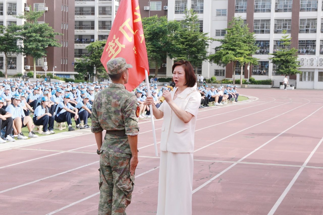 燃情开营!海口山高中学2025级高一新生开启军训成长之旅-图片5