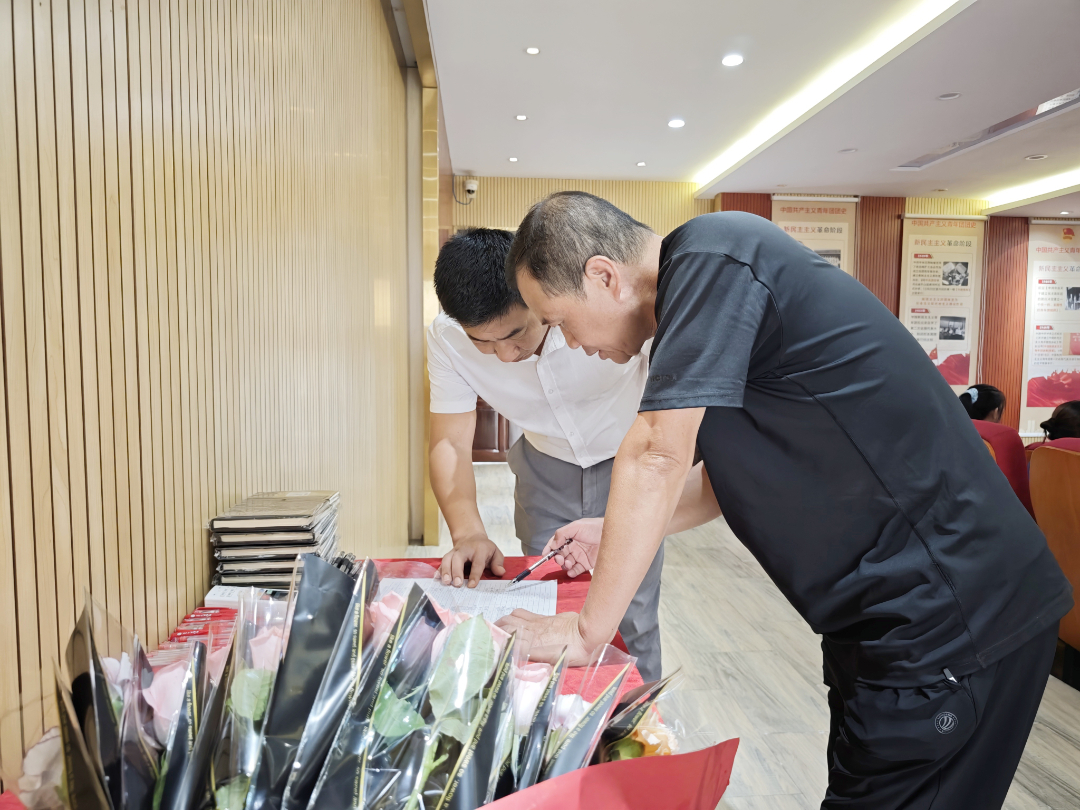 逐光同行,共启新程——海口山高中学举行2025年秋季新教师、新职工入Jia仪式-图片2